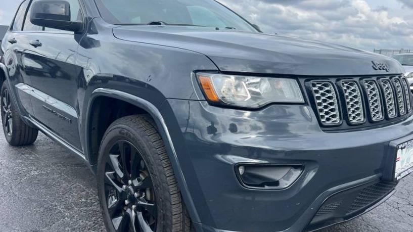 JEEP GRAND CHEROKEE 2018 1C4RJFAG8JC217945 image